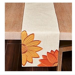 Table Runner embroidered sunflower 🌻